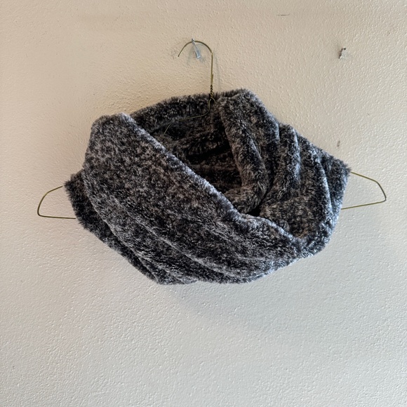 Infinity Faux Fur Circle Scarf EUC - Picture 2 of 2